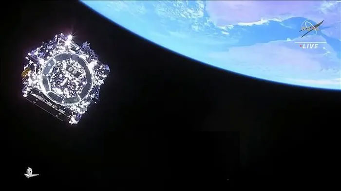  Kính viễn vọng không gian James Webb tách khỏi tên lửa đẩy Ariane 5 