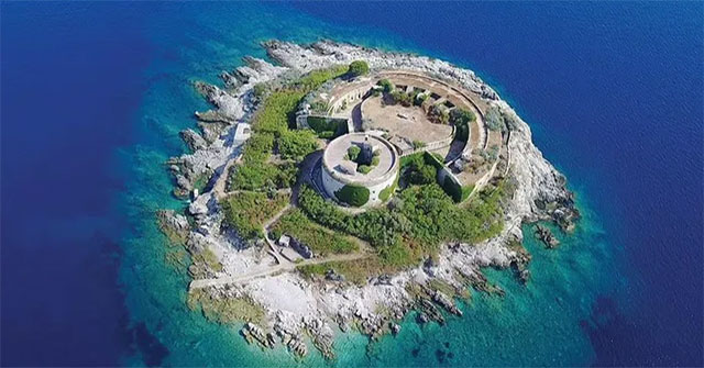 Top 12 hòn đảo bỏ hoang đẹp và đáng sợ trên thế giới