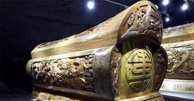 Chôn muộn vài năm, vì sao thi hài hoàng đế Trung Quốc vẫn nguyên vẹn?