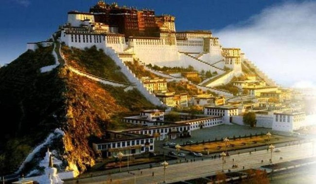 Vua Tây Tạng mở rộng cung điện Hongshan và đặt tên cho nó là "Cung điện Potala". (Ảnh minh họa).