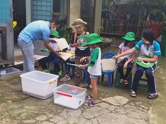 Độc đáo loại giấy làm từ... phân voi