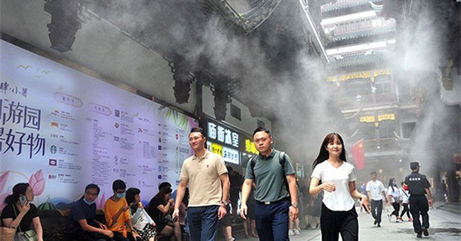 Nắng nóng tan chảy mái nhà, hàng chục thành phố Trung Quốc báo động khẩn