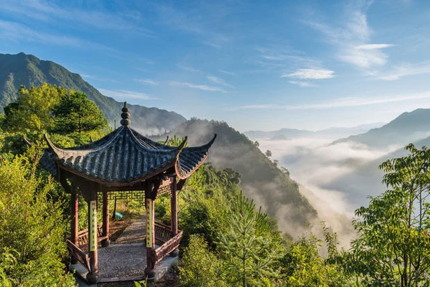 Thành phố bị thời gian bỏ quên ở Trung Quốc: Thiên nhiên hùng vĩ, thành cổ đậm màu quá khứ