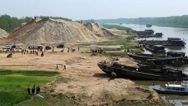 Ngày nay, buôn lậu cát đã trở thành tệ nạn nghiêm trọng trên thế giới. (Ảnh: Baidu)