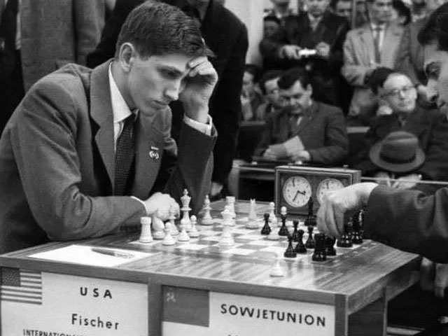 Năm 1972, Fischer giành lấy chức vô địch thế giới từ tay Boris Spassky người Liên Xô