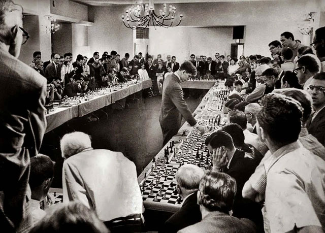 Bobby Fischer được nhiều người coi là kỳ thủ cờ vua vĩ đại nhất từng tồn tại của nhân loại.