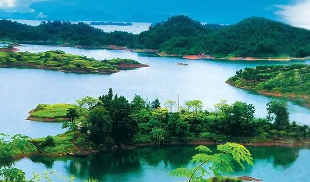 Thành cổ nghìn năm nằm sâu dưới đáy hồ nước sạch nhất Trung Quốc
