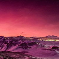 Bầu trời Nam Cực chuyển màu hồng rực