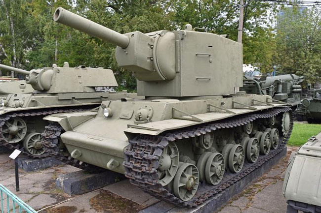 Xe tăng Kliment Voroshilov 2 (KV-2)