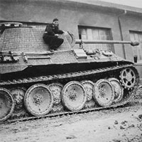 Tại sao xe tăng Đức thời Thế chiến II lại có lớp vỏ sần sùi như vậy?