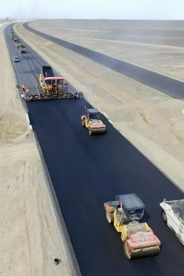 Kỳ lạ cao tốc Trung Quốc dài 2540km nhưng hầu như không thấy xe cộ qua lại