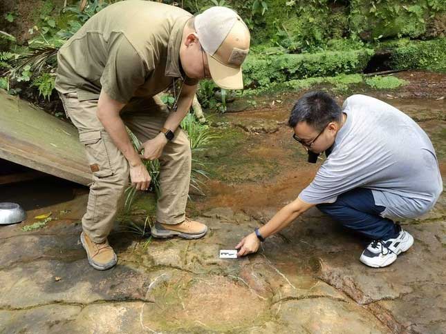 Trung Quốc phát hiện dấu chân khủng long tại một nhà hàng ở Tứ Xuyên