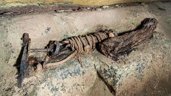 Những vật dụng bất ngờ trong mỏ coban bị bỏ hoang hàng thế kỷ