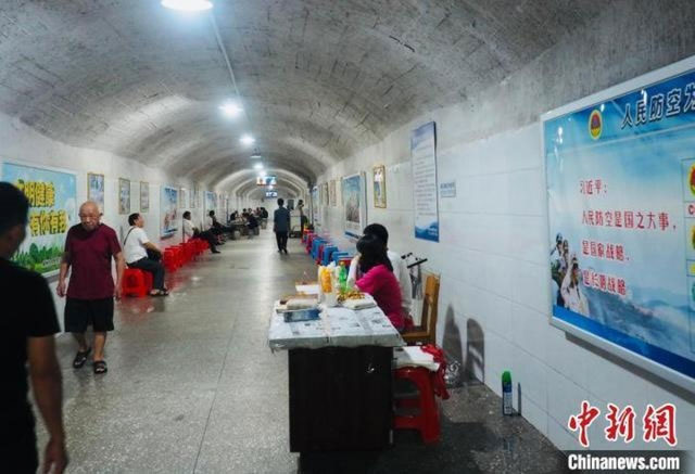 Hầm trú ẩn tránh nóng ở Liễu Châu, Quảng Tây.