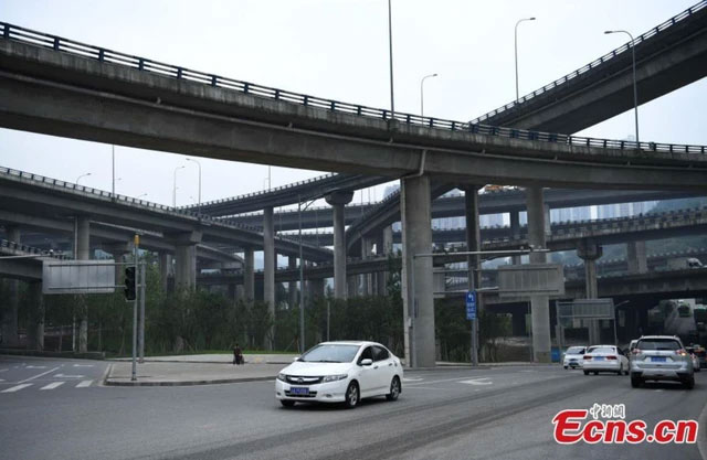 Ngắm nút giao cầu vượt dày đặc như đan cửi ở Trung Quốc đến nỗi GPS cũng phải chịu thua