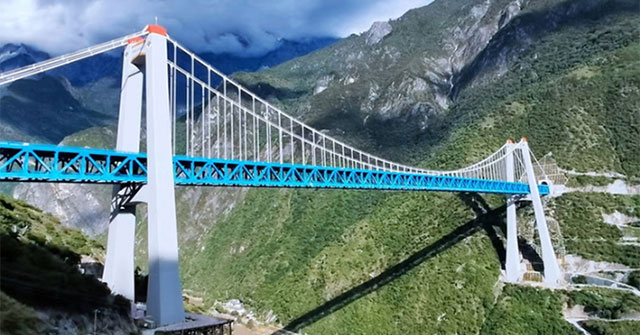 Hầm đường sắt 9km xuyên núi của Trung Quốc bị ép nhỏ Hầm đường sắt 9km xuyên núi của Trung Quốc bị ép nhỏ