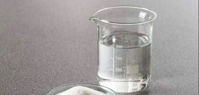 1g muối hòa tan trong 1g nước, tại sao tổng khối lượng không phải là 2g?