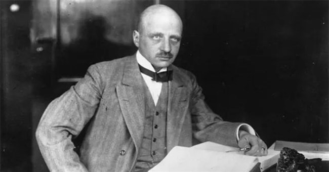 Nhà khoa học xuất chúng với phát minh cứu hàng tỷ người nhưng cũng làm hại hàng triệu người khác