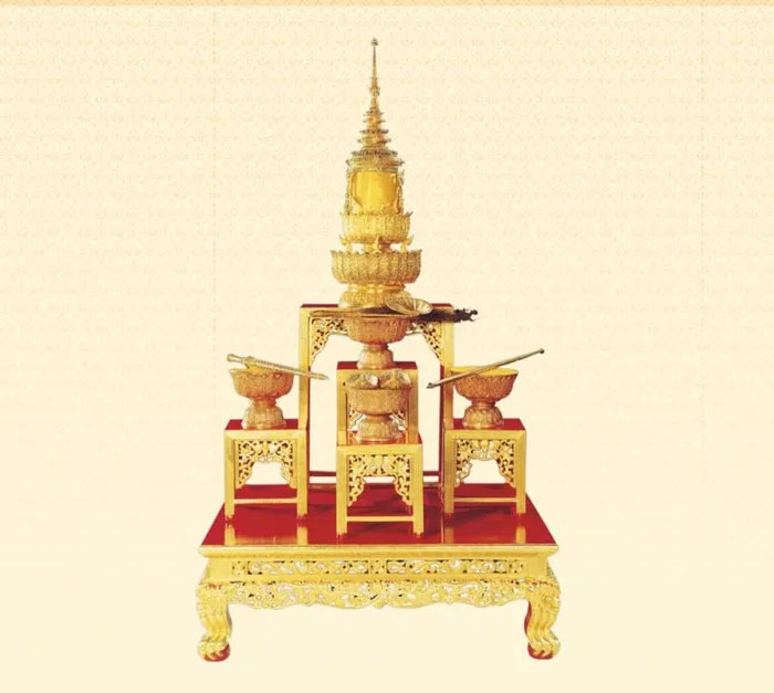 Tận mục những cây quyền trượng nổi tiếng nhất lịch sử nhân loại