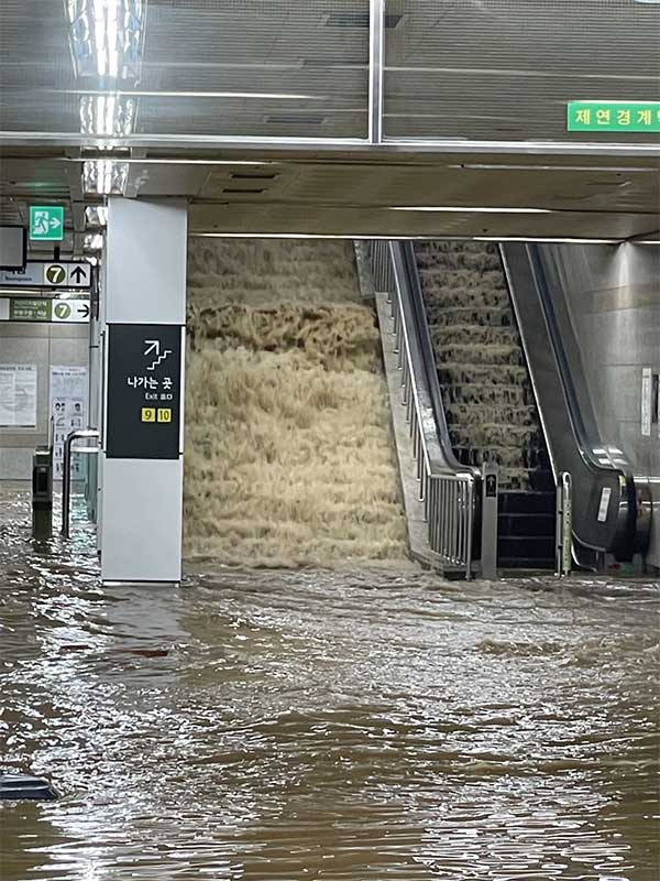 Mưa lũ lớn nhất trong 80 năm qua nhấn chìm Seoul