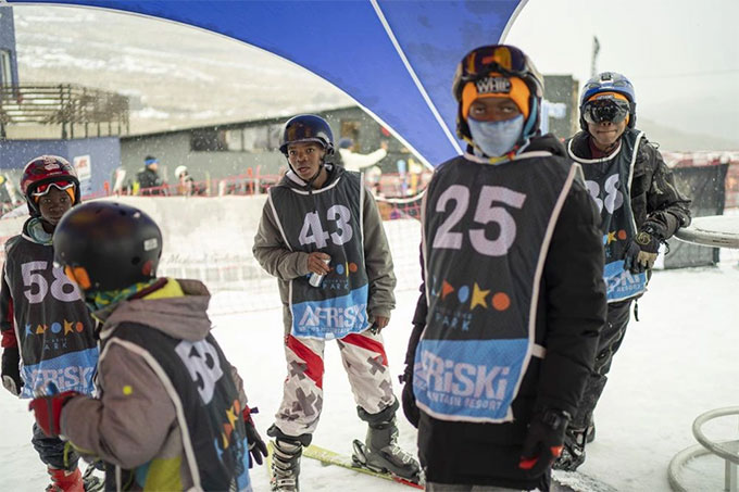 Những vận động viên tham gia cuộc thi trượt tuyết Winter Whip Slopestyle hôm 30/7.