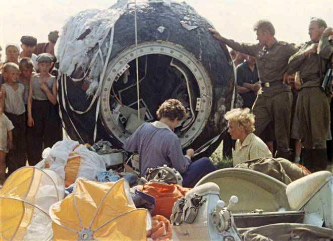 Bức ảnh được chụp ngày Tereshkova hạ cánh.
