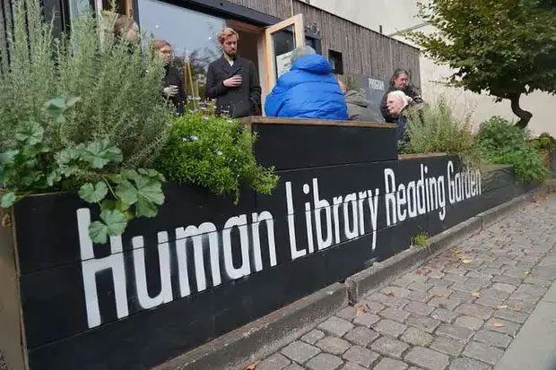 Thư viện được xây dựng vì mục đích giúp mọi người xoá bỏ định kiến về người khác trong xã hội