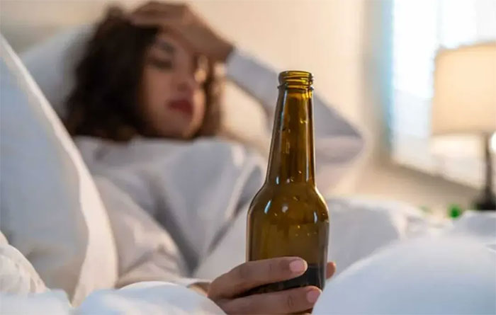 Rượu cũng làm trầm trọng thêm chứng mất ngủ, chứng rối loạn giấc ngủ phổ biến nhất.