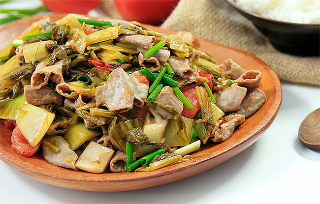 Lòng xào dưa là món ăn ''khoái khẩu'' nhưng nhóm người nào tuyệt đối không nên đụng đũa?
