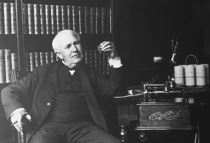 Máy quay đĩa là một trong những phát minh vĩ đại của Thomas Edison.