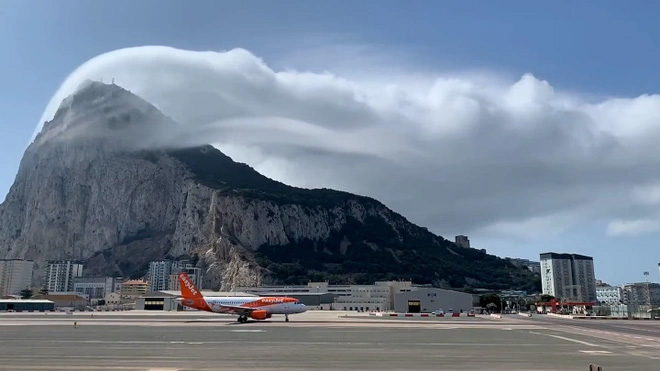 Đám mây kỳ lạ xuất hiện tại Gibraltar