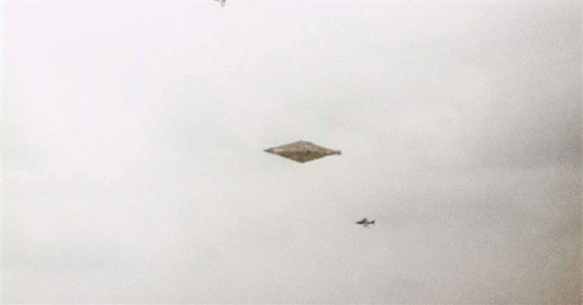 Bức ảnh rõ nhất về UFO được công bố sau 32 năm
