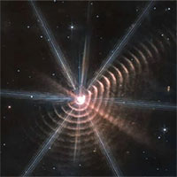Kính viễn vọng James Webb chụp chuỗi vòng đồng tâm bí ẩn