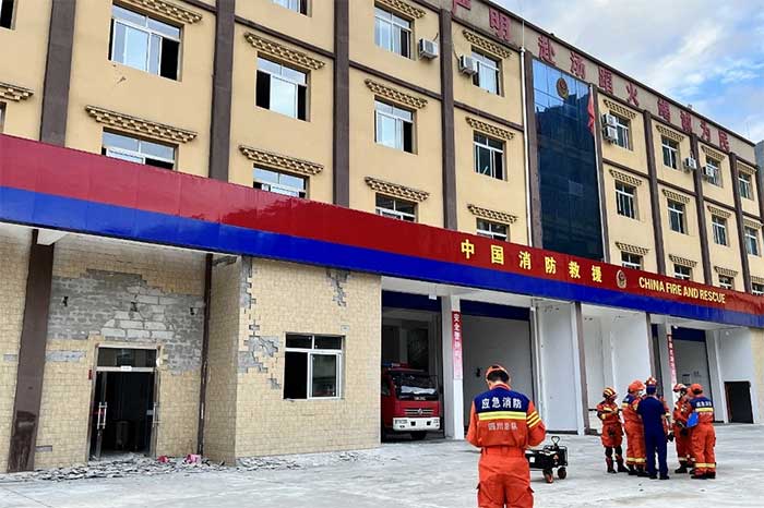 Số người chết do động đất ở Tứ Xuyên đã lên tới 65, còn nhiều người mắc kẹt