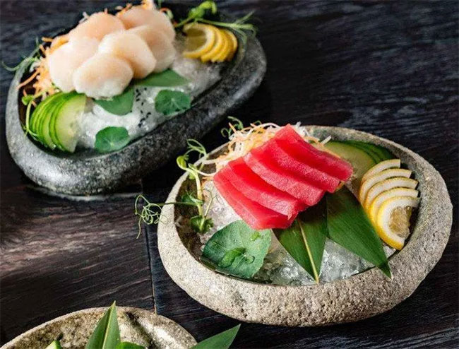 Món cá sống như sashimi tiềm ẩn nguy cơ nhiễm ký sinh trùng.