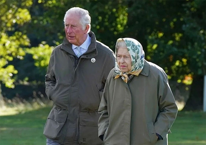 Vì sao vua Charles III không bao giờ ăn trưa?