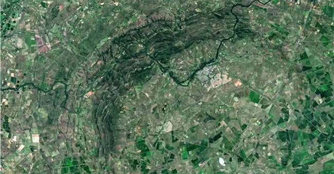 Tìm thấy 1.000 tấn vàng trong hố va chạm tỷ năm, vì sao không ai khai thác?