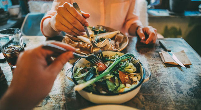 Nghiên cứu mới: Người ăn cả ngày lẫn đêm dễ bị trầm cảm
