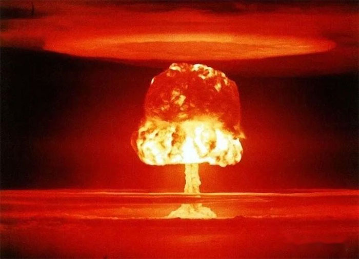 Nếu tất cả những quả bom hạt nhân của con người phát nổ, môi trường sống sẽ bị hủy hoại.