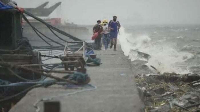 Siêu bão Noru càn quét khiến 5 người Philippines thiệt mạng