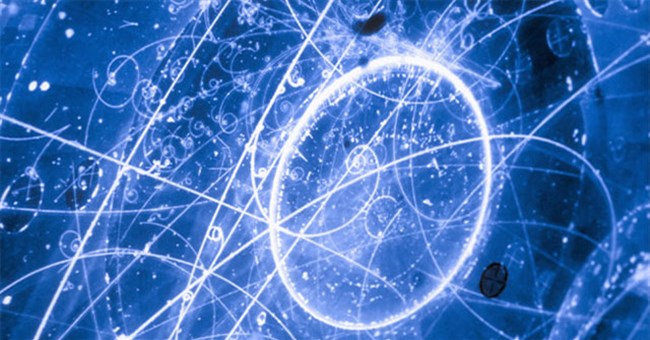 Phát hiện "hạt ma" đi xuyên Trái đất và cơ thể người