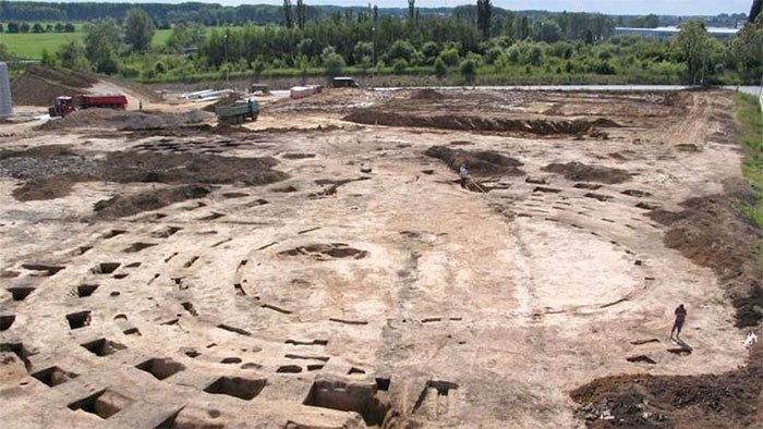 Phát hiện cấu trúc tròn kỳ lạ hơn 7.000 năm tuổi ở Prague