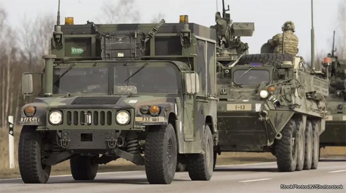 Tại  Mỹ, nhiều sở cảnh sát địa phương sử dụng Humvee trong các hoạt động thường ngày.  