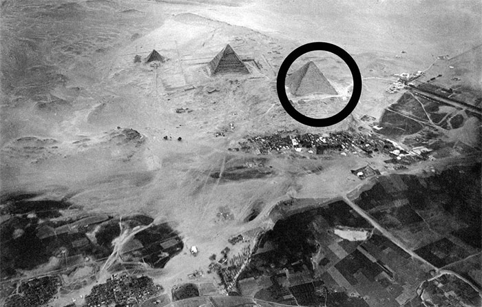 Kim tự tháp Kheops là kim tự tháp tám mặt duy nhất ở Ai Cập.
