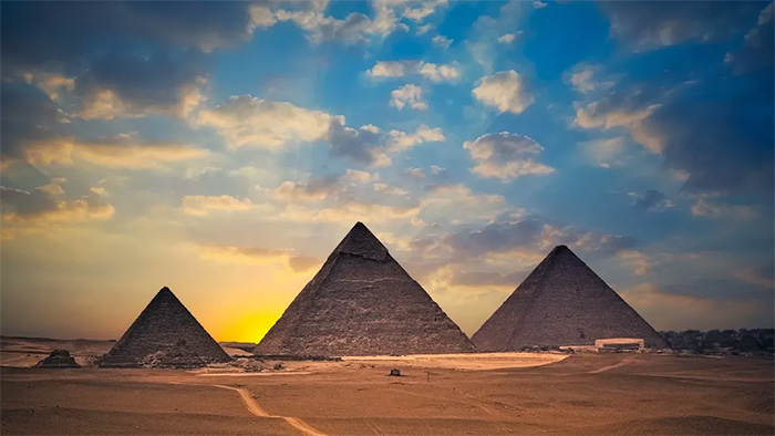 Kim tự tháp Kheops là một công trình kiến trúc cổ điển, được xây bằng đá vôi.
