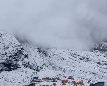 Trận tuyết lở lớn đã ập vào các lều, trại trên núi Manaslu, Nepal. 
