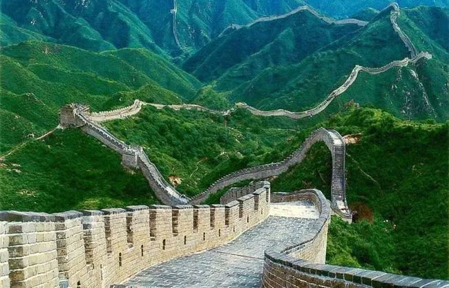 Tại sao không thể so sánh độ khó xây dựng của các kim tự tháp với Vạn Lý Trường Thành?