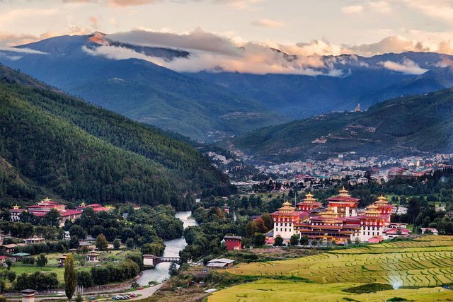 Bhutan là quốc gia đầu tiên trên thế giới có quy định trong hiến pháp yêu cầu người dân phải bảo vệ môi trường.