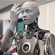 Rùng mình khi thấy robot giống người nhất thế giới bắt chước hành vi của nhà khoa học