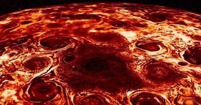 Xếp thành hình dạng kỳ lạ, những cơn lốc xoáy khổng lồ trên sao Mộc khiến giới khoa học sửng sốt